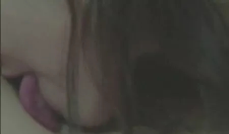 Anita Dark s velikim sisama organizirala je italiana xnxx orgazam za svoju pičku