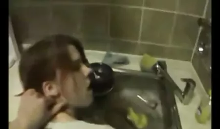Simpatična italain porno shemale jebana debelim pijetalom