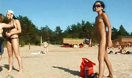 Seksi, pornoitali lijepa Azijatkinja daje masažu momku i dobiva jebu