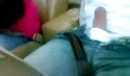Studentica je toliko seksi da joj prijateljica nije mogla odoljeti i počeo je gnjaviti u svlačionici na faksu. Djevojčica se brzo podlegnula njegovoj free italian porno film naklonosti i raširila noge