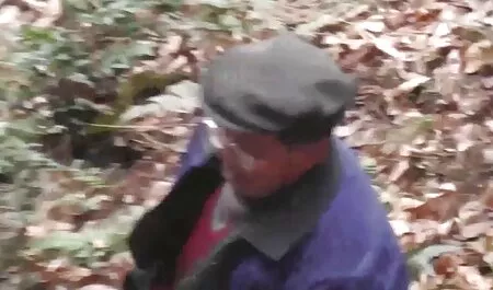 Čovjek je došao očistiti bazen, ali morao je očistiti analni otvor best italian porno star prsate domaćice malim kuracem koji joj je visio između nogu