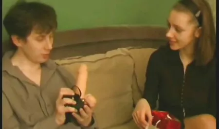 Horny drolja italiani porni pripremila je rupu za seks s dva momka
