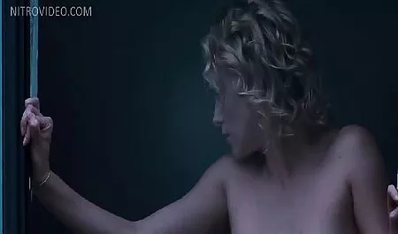 Čovjek snima plavušu koja mu usisava best italian porno kurac