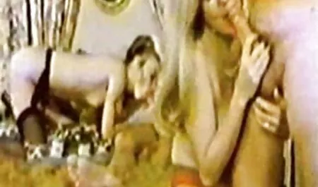 Čovjek itslian porno liže macu mlade djevojke i ubacuje kurac u anal