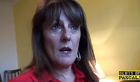 Slatka brineta porno italina sisa debeo penis svog očuha i dobiva jebu