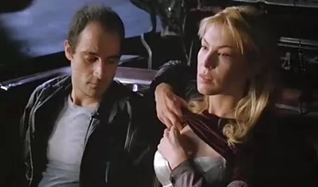 Plavokosa Victoria Pure film porno italan zajebava se u uredu s novim zaposlenikom