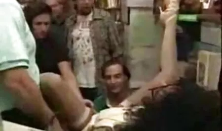 Zgodan sređen analni gangbang porno vidro gratis s tri ruska seksi pilića