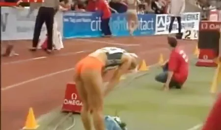 Bitch xxx videos italiana je spustio gaćice i počeo masturbirati moj kurac