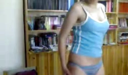 Kurva prstom porno vidro gratis maca na kauču