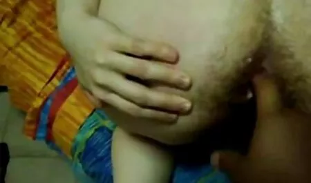 Lijepi pilić porno famili itali zavedeni momak za analni seks