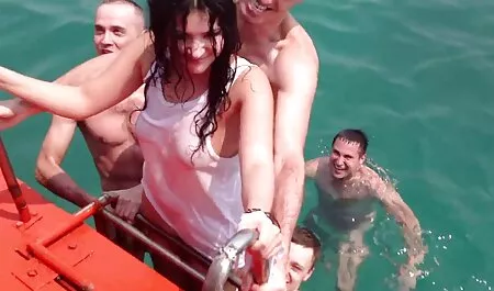 Seksi, prgava plavuša porno star itali u čarapama jebe pohotnu radnicu
