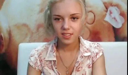 Dvije italiian porno lijepe djevojke sisaju momka