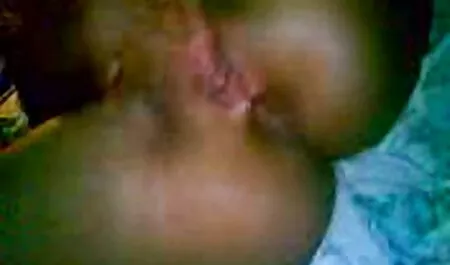 Zreli prsati lezbijke maserke miluju italuan porno se na radnoj površini i dobivaju orgazam