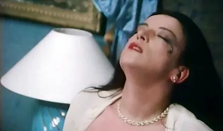 Zabrinuta zgodna pucnjava na internetu kurvu italiana sex i razbija joj uskog analnog