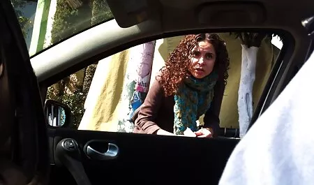 Stavljajući joj kurac u grlo i imajući falus u guzici, dolazi do točke da počne non-stop nju the best italian porno jebati u dupe sa svojim uzbuđenim članom