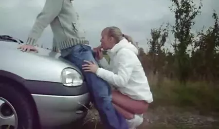 Čovjek jebe mladog susjeda u kuhinji i sve snima na kameru best italian porno