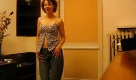 Nježna plavuša lezbijke jebe dildo pornoitali i liže obrijanu macu