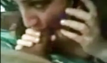 Prsate destruirane lezbijke miluju videoorno pičkice u šumi