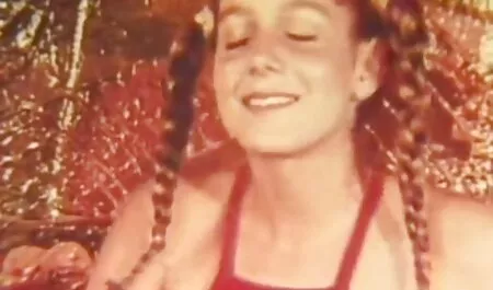 Vruća i seksi 18-godišnja kuja dobiva se prilično teško jebeno otalian porno