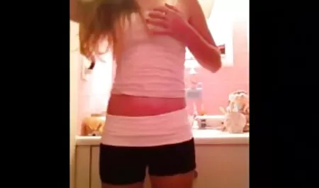 Dvije vruće studentice imaju porno iyaly seks u krevetu