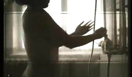 Dijete je imalo priliku ne samo sisati xxxpornoitali i puštati između sisa, već i skakati na zakrivljenom kraju, zadovoljavajući svoje slatke rupe
