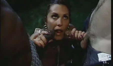 Mlada plavuša free italian porno film klekne i traži da je napuni spermom