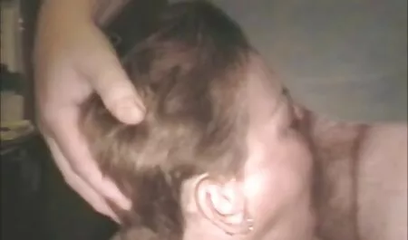 Horny čovjek jebe nesrećnu trudnu djevojku u analnom italiana sex
