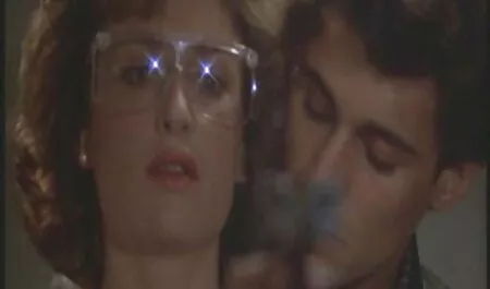 Seksi itsly porno plavuša odmahuje guzom