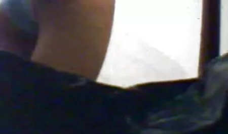 Crvenokosa videoorno kuja u crvenom donjem rublju dobiva jebeni momak