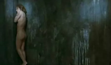 Čovjek traži da mu stisnete koljeno na prsima i duboko ga uđe s članom, ona ga zgrabi za člana i stavi ga među grudi, italiana xnxx liže, navlaži slinom i opet ga gurne u pičku