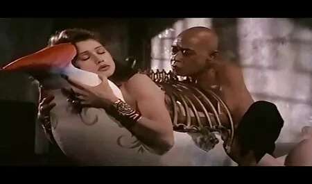 Anime beba špijunira kako film pornoitalian otac jebe mladu sluškinju