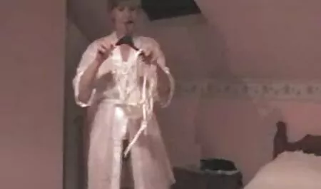 Seksi prsata ljepotica porno italina Coreyja Eversona dobiva jebeni trener