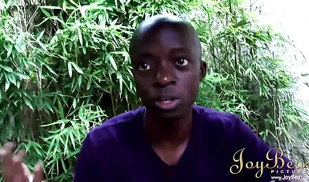 Mladi student na ulici je upoznao videoporno film momka i jebe ga