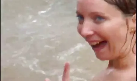 U dvorištu svog raskošnog italiana xnxx dvorca napumpani muškarac kruto jebu seksi crnku u analnom seksu