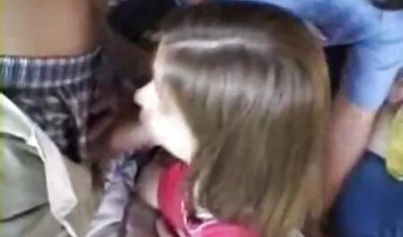 Brineta je jebeno u autu film pornoitalian
