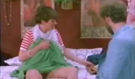 Nakon nastave joge, pilići ližu italiani porni macu