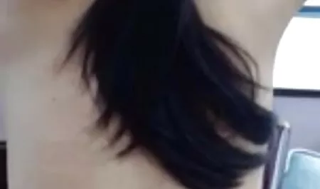 Glazbenik nakon sviranja gitare jebe crvenu pilić u uskom itaian porno analu