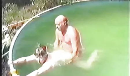 Plavuša u the best italian porno bijelom donjem rublju jebe se u obje rupe i cums glasno