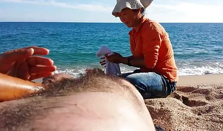 Mlada djevojka mature italiana porn s ogromnim sisama jebe dva momka