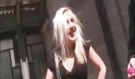 Prodavačica u trgovini usisava kurac videoorno