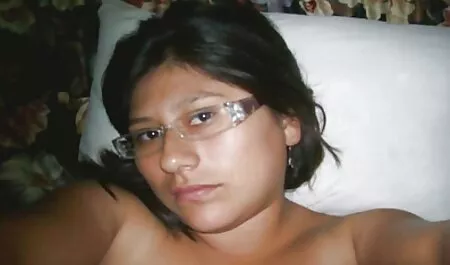 Seksi mature italiana sex brineta Luna Rival spustila je pantyhose i zajebavala se