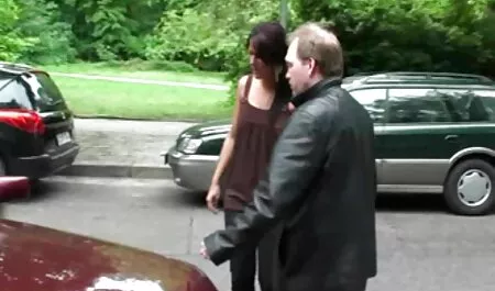 Mlada pilić miluje člana svog ljubavnika i on ga snima film pornoitalian na kameru