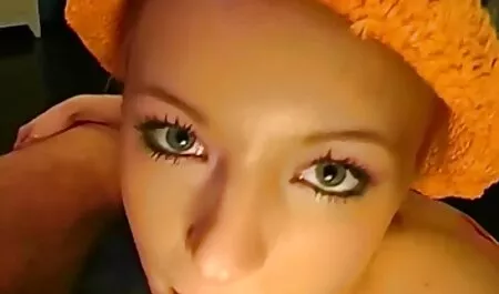 Dvije mlade komšije stječu troje i sisaju debelu koku porno star itali