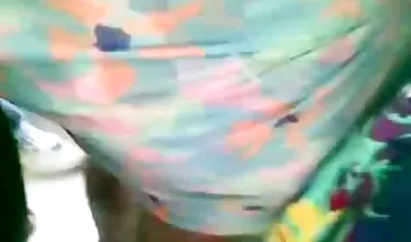 Crni momak s velikim kuracem jebe analu svoje djevojke s videoporno film bijelim usnama