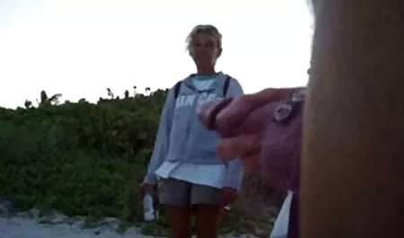 Jebena iralian porno šarmantna brineta s obrijanom pičkom
