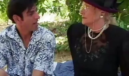 Požurni agent jebe mladu ljepoticu na best italian porno kastingu i završava na njoj