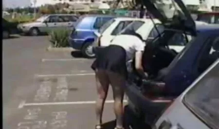Brineta italiian porno Aria Alexander masturbira pičku prstima i maženjima
