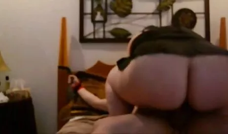 Dvije seksi italiian porno piliće se jebu sa zgodnim