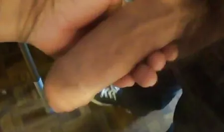 Mlada lijepa djevojka sprema se za analni seks xxx videos italiana i stavi joj čep u dupe