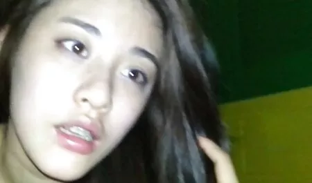 Pohotna brineta jebe dva jaka muškarca porno star itali